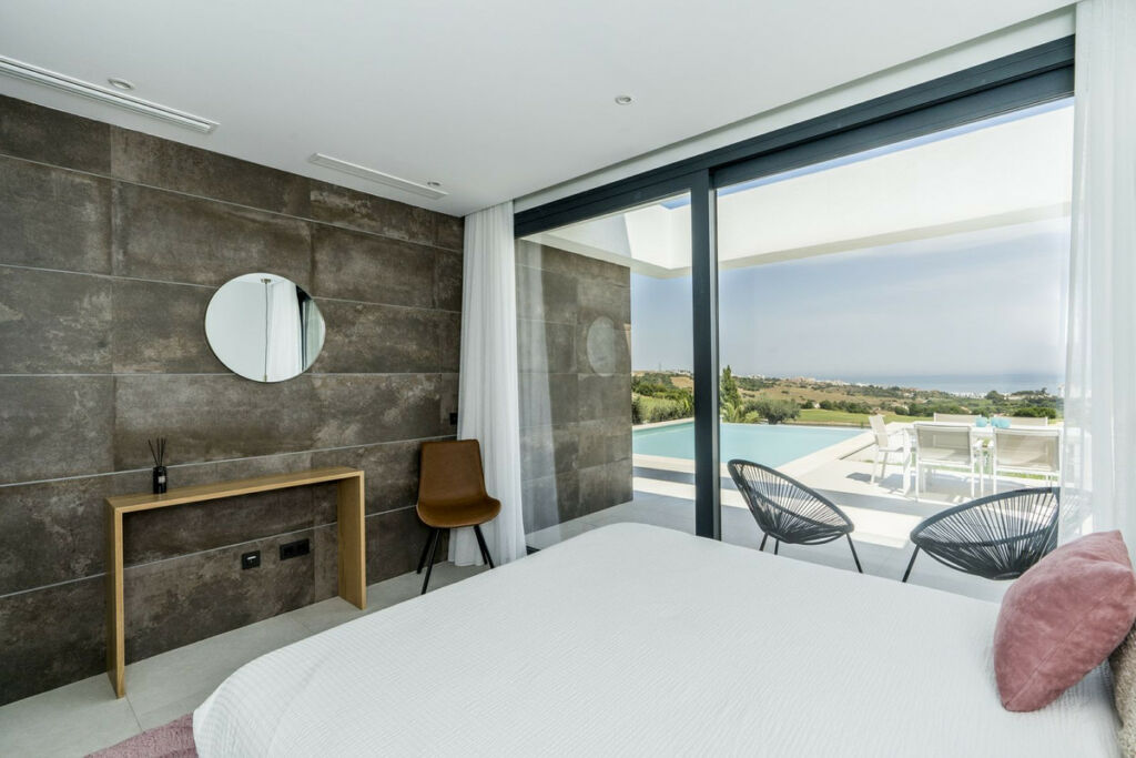 Detached Villa Estepona Málaga - image 33