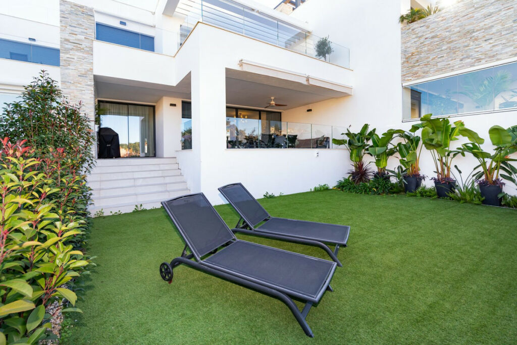 Middle Floor Apartment Cabopino Málaga - image 31