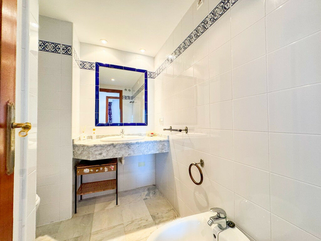 Middle Floor Apartment Torrevieja Alicante - image 33