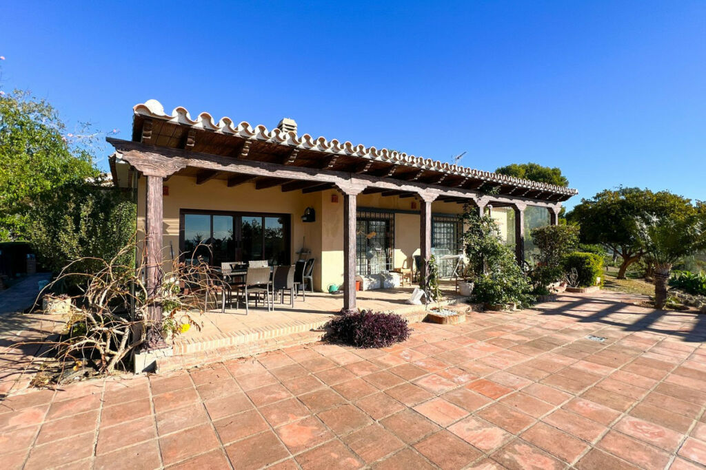 Detached Villa Estepona Málaga - image 38