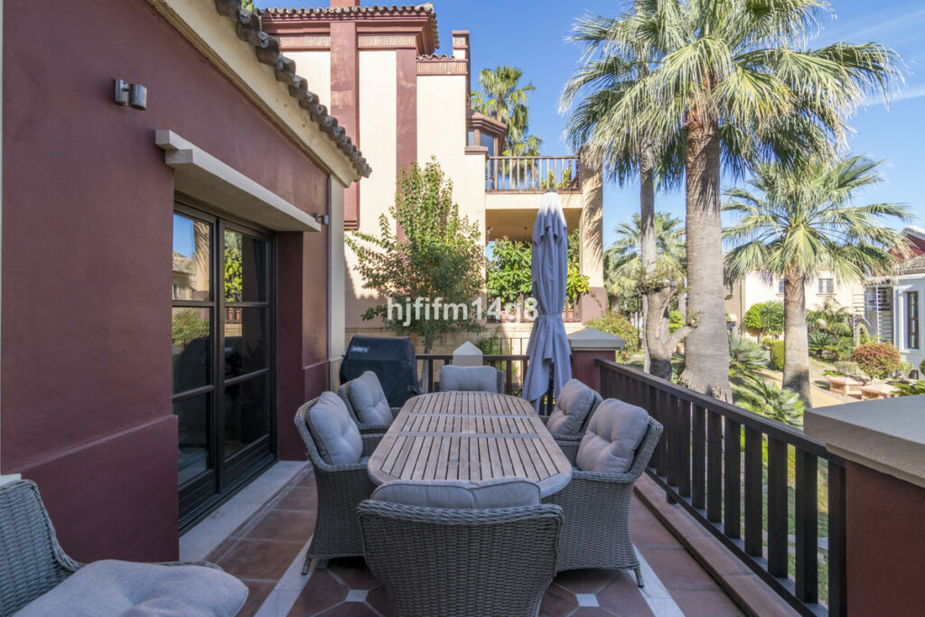 Detached Villa The Golden Mile Málaga - image 3