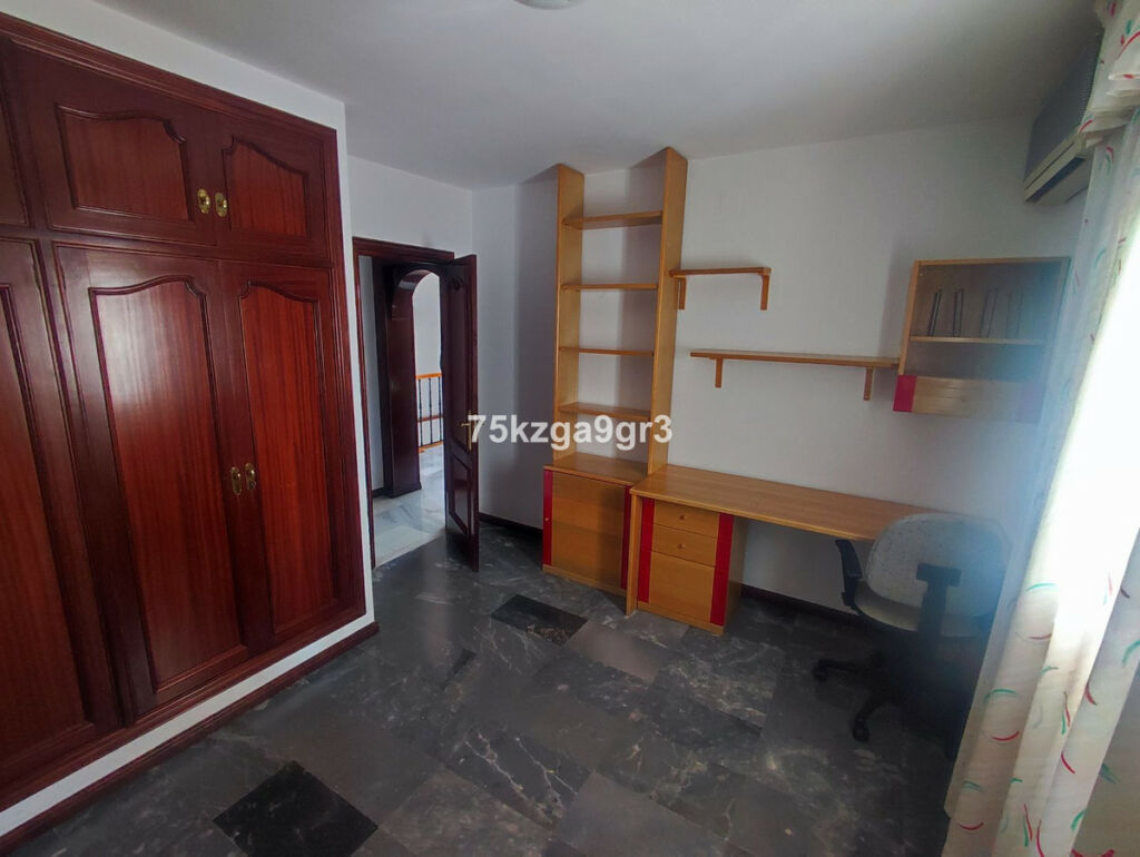 Detached Villa Puerto de la Torre Málaga - image 32