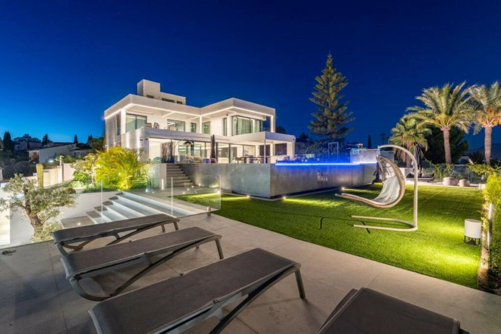 Detached Villa New Golden Mile Málaga - image 35