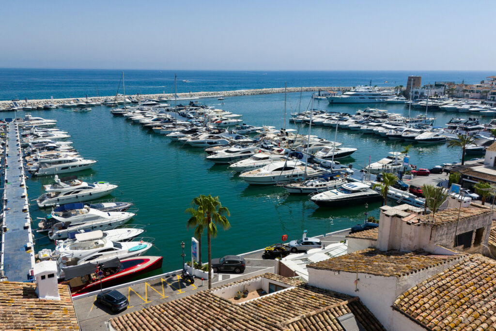 Middle Floor Apartment Puerto Banús Málaga - image 35