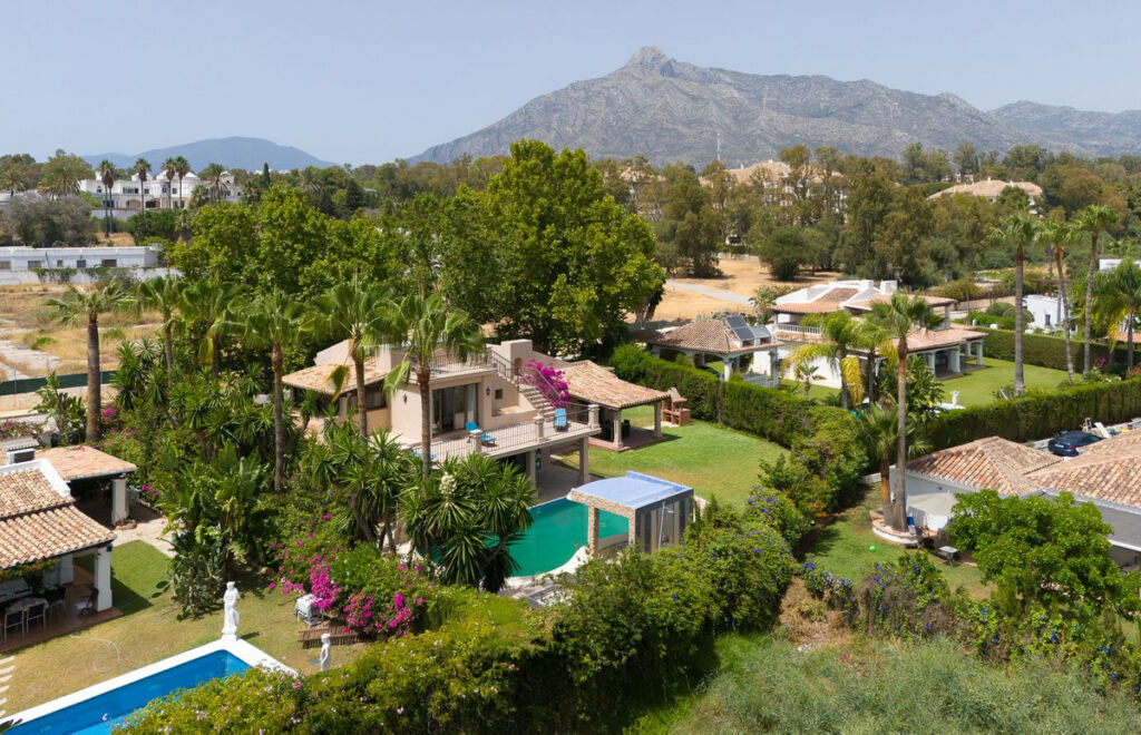 Detached Villa The Golden Mile Málaga - image 35