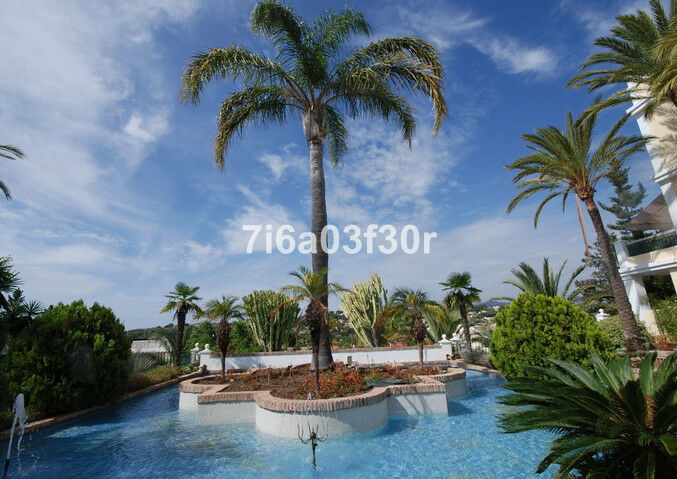 Penthouse Aloha Málaga - image 36