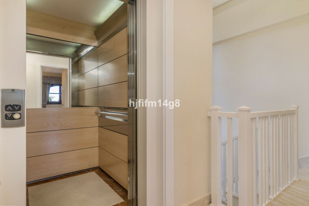 Detached Villa The Golden Mile Málaga - image 38