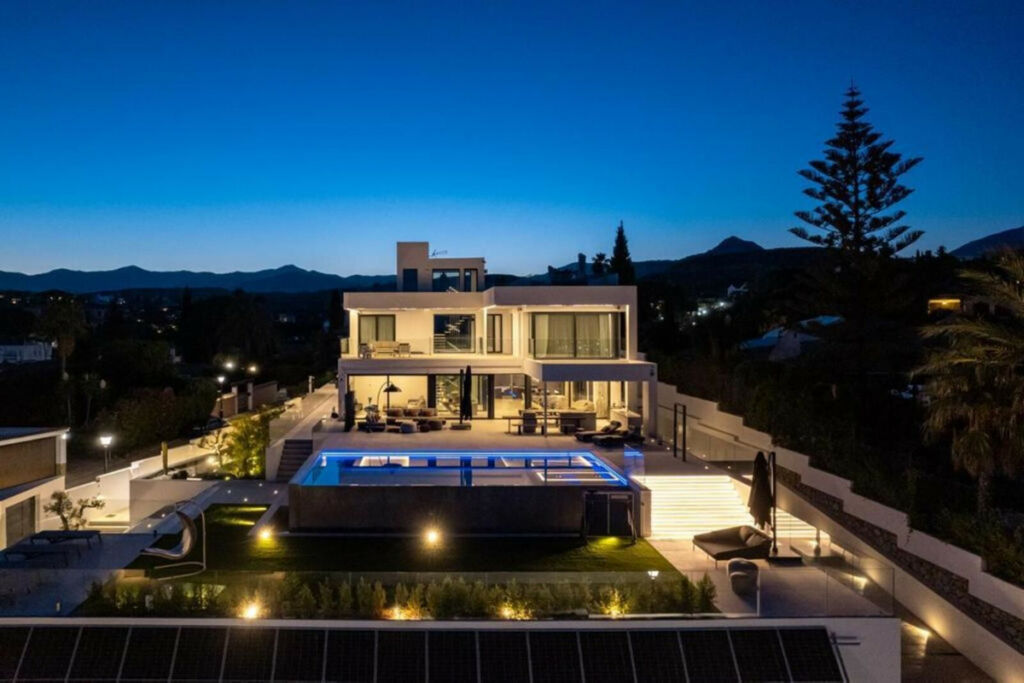 Detached Villa New Golden Mile Málaga - image 38