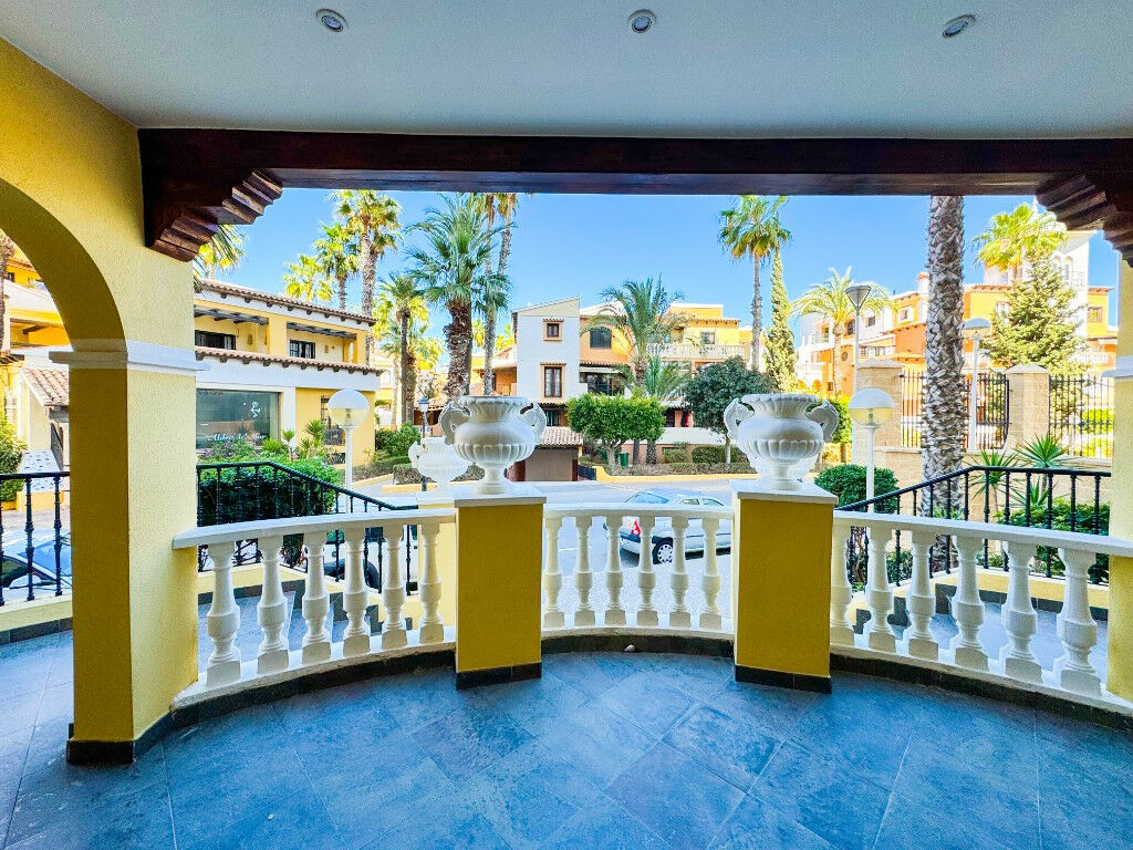 Middle Floor Apartment Torrevieja Alicante - image 39
