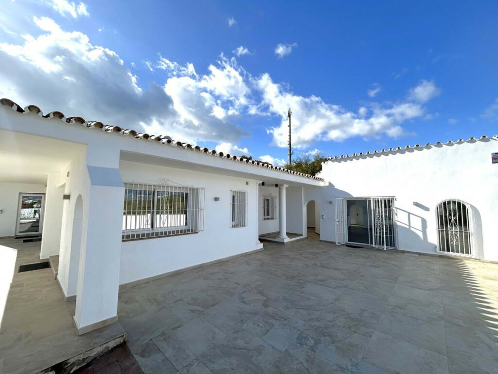 Detached Villa El Faro Málaga - image 4