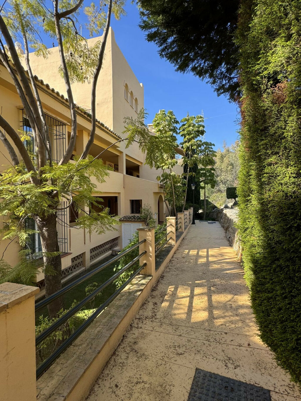 Middle Floor Apartment Elviria Málaga - image 4