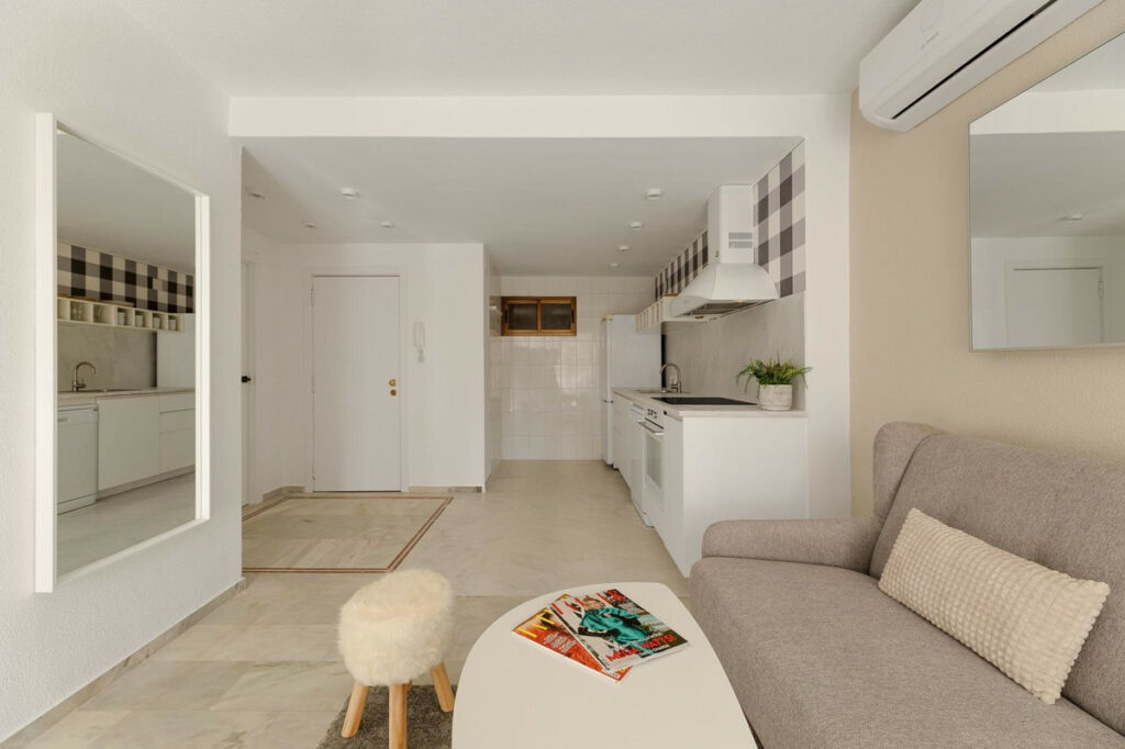 Middle Floor Apartment Benidorm Alicante - image 4