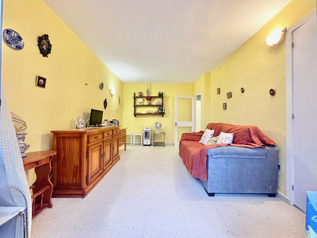 Middle Floor Apartment Fuengirola Málaga - image 4