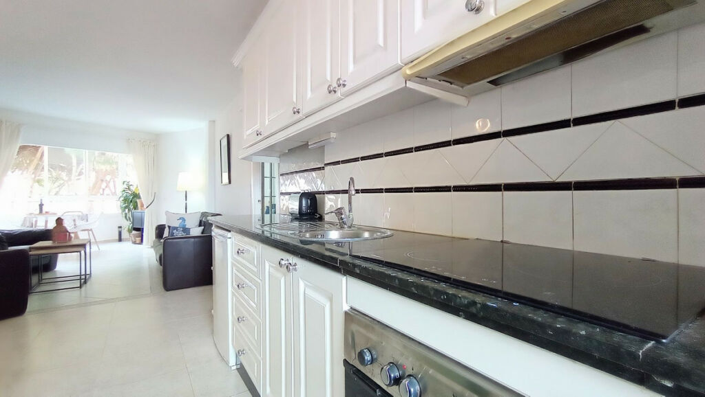 Middle Floor Apartment Calahonda Málaga - image 5