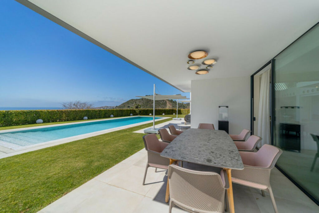 Detached Villa Los Arqueros Málaga - image 4