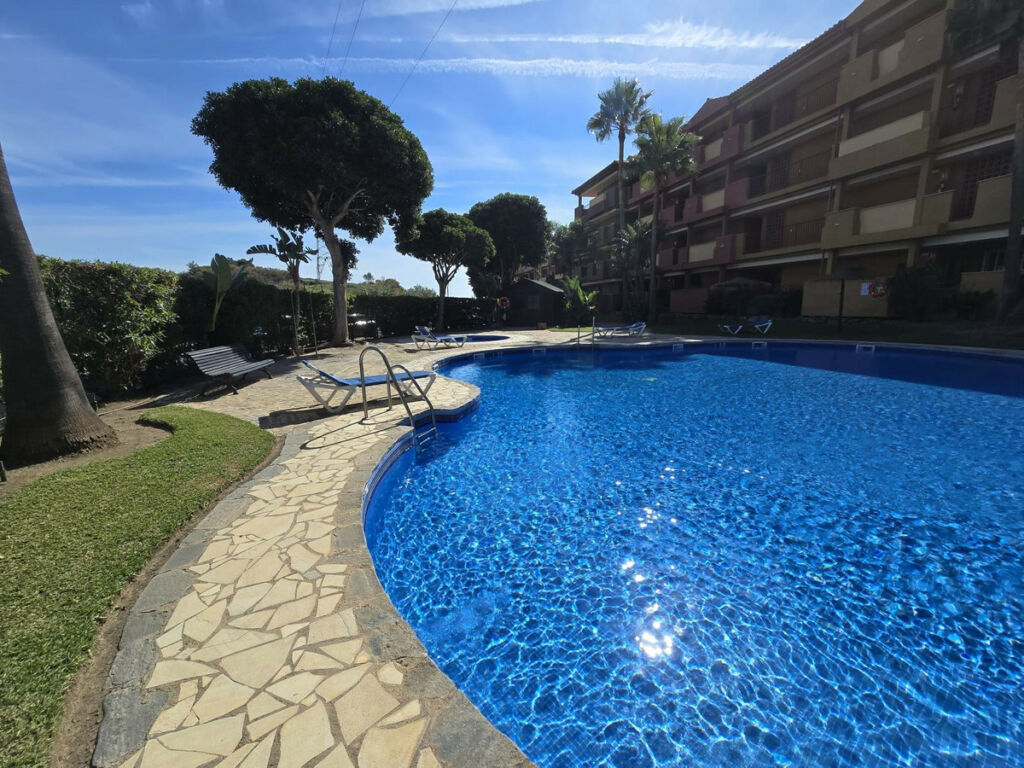 Middle Floor Apartment Reserva de Marbella Málaga - image 4