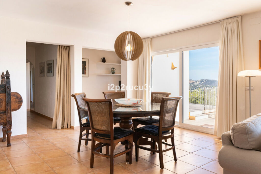 Detached Villa Moraira Alicante - image 4
