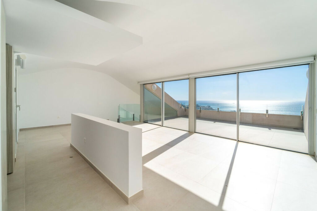 Penthouse Duplex Benalmadena Pueblo Málaga - image 4