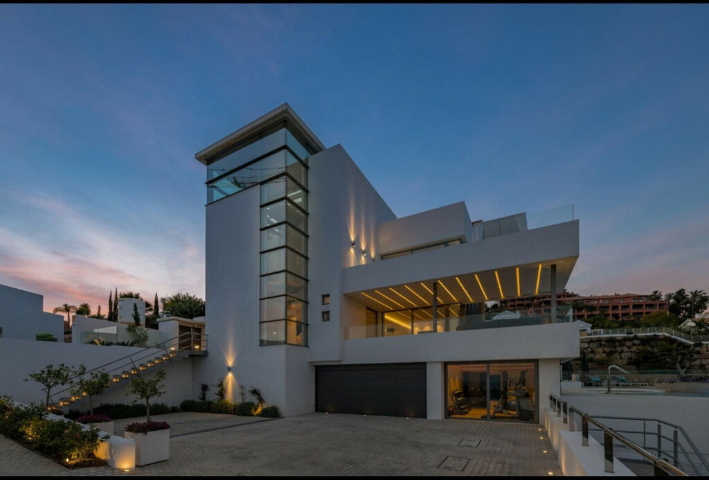 Detached Villa Los Flamingos Málaga - image 4