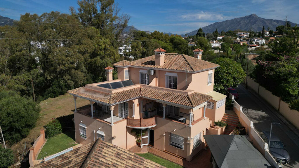 Detached Villa San Pedro de Alcántara Málaga - image 4