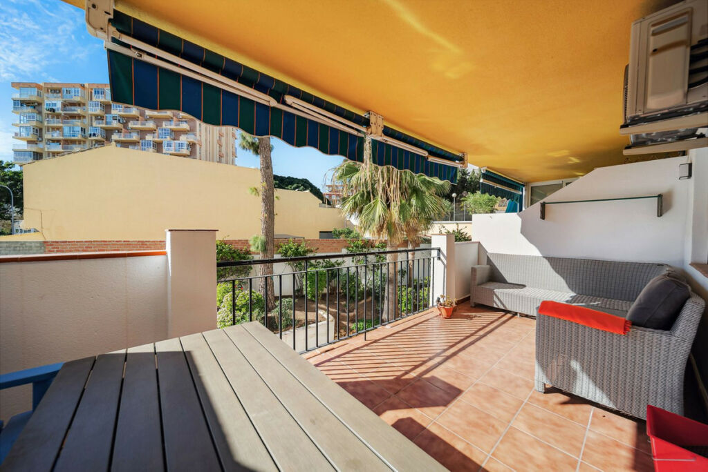 Middle Floor Apartment Benalmadena Málaga - image 4