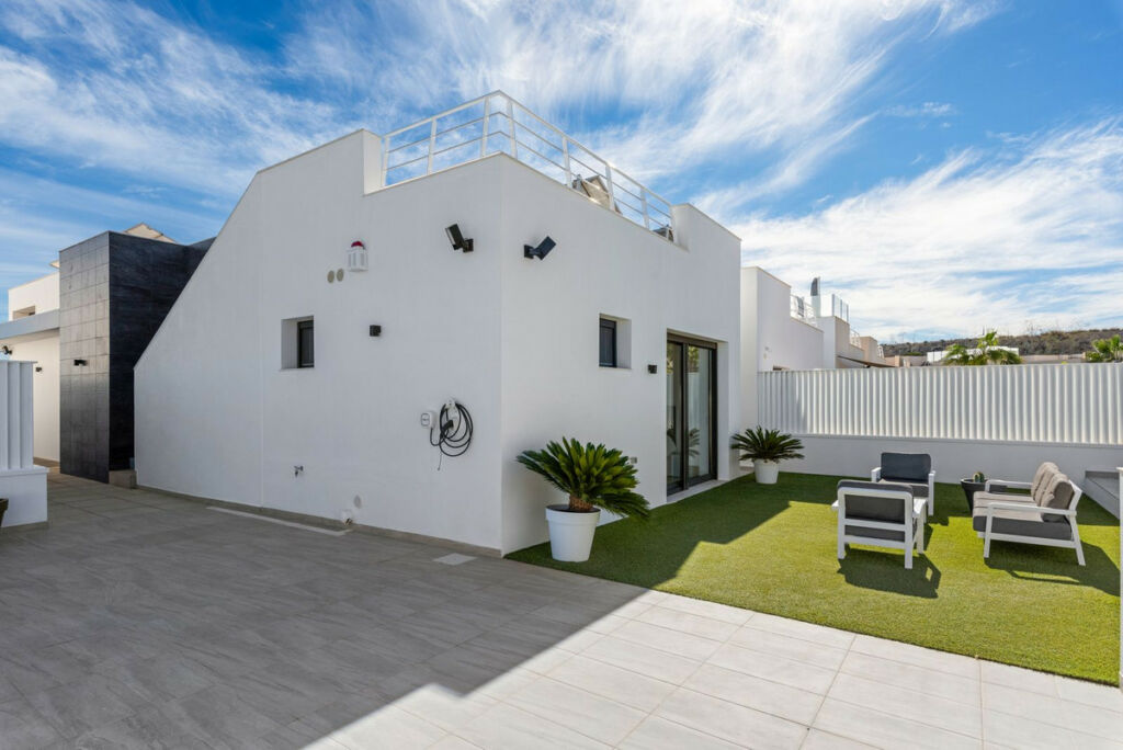 Detached Villa San Miguel de Salinas Alicante - image 4