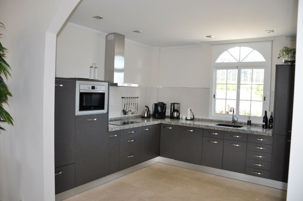 Detached Villa Aspe Alicante - image 4