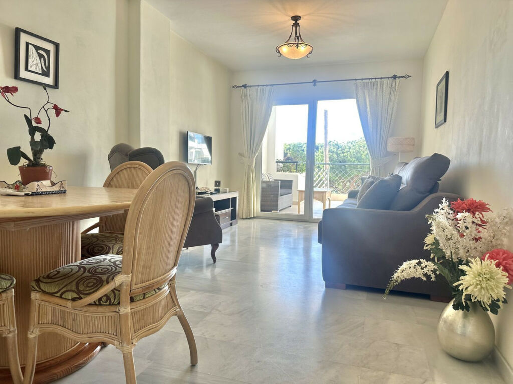 Middle Floor Apartment Calahonda Málaga - image 6