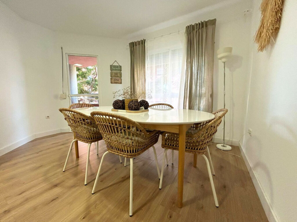 Middle Floor Apartment Los Boliches Málaga - image 4