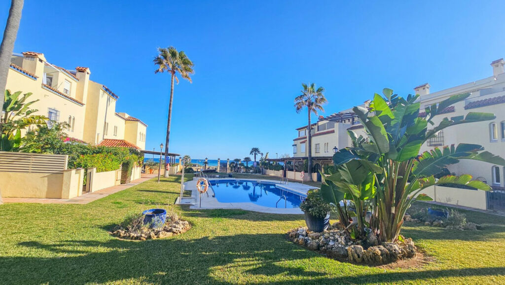 Semi-Detached House Casares Playa Málaga - image 4