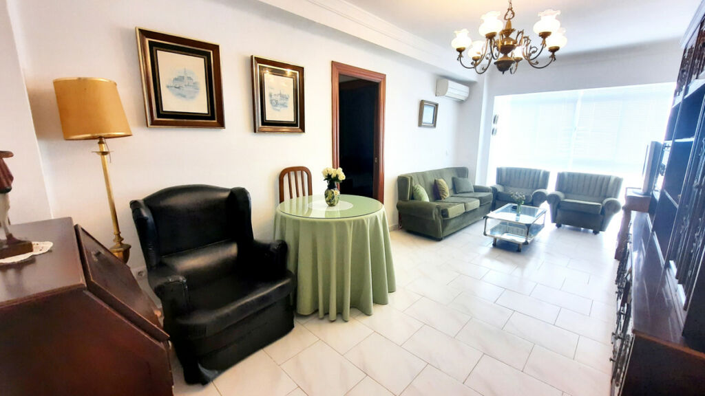 Middle Floor Apartment Fuengirola Málaga - image 4