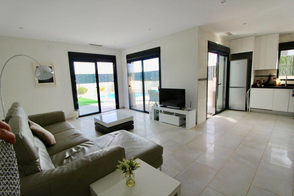 Detached Villa Aspe Alicante - image 4