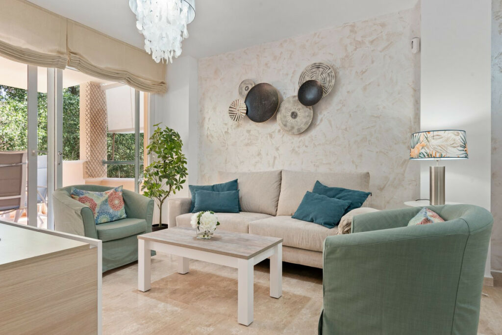 Middle Floor Apartment Las Chapas Málaga - image 4
