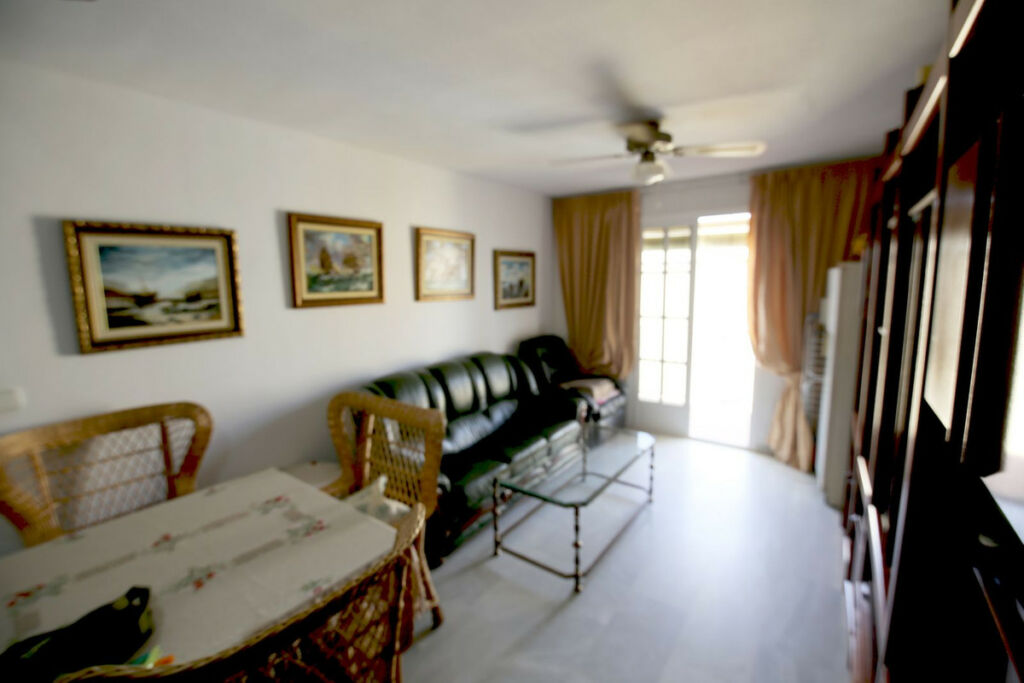 Middle Floor Apartment Estepona Málaga - image 4