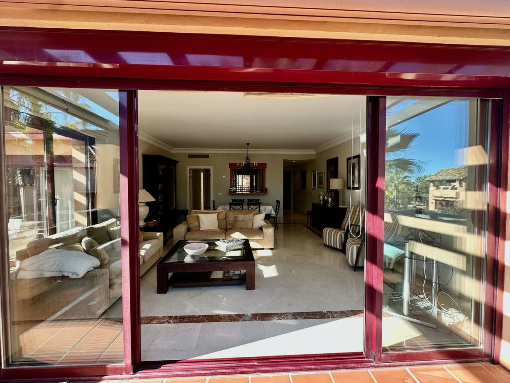 Middle Floor Apartment San Pedro de Alcántara Málaga - image 4