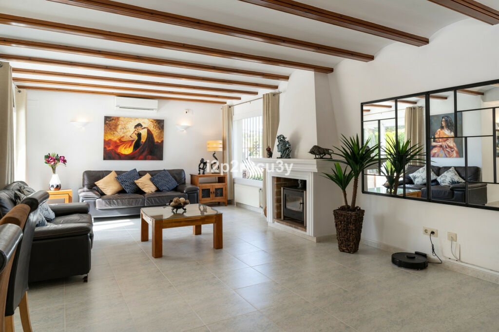 Detached Villa Moraira Alicante - image 4