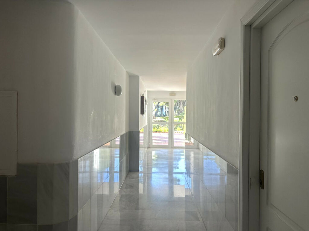 Middle Floor Apartment Calahonda Málaga - image 39