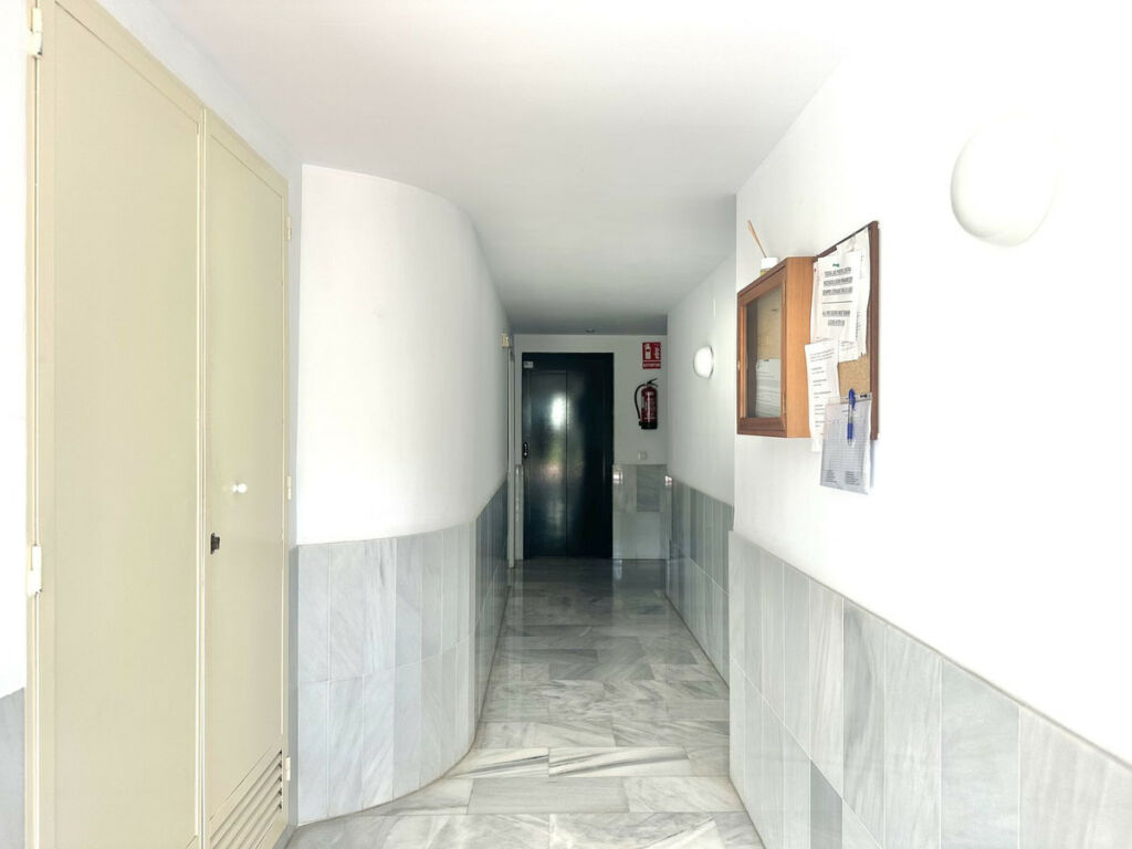 Middle Floor Apartment Calahonda Málaga - image 40