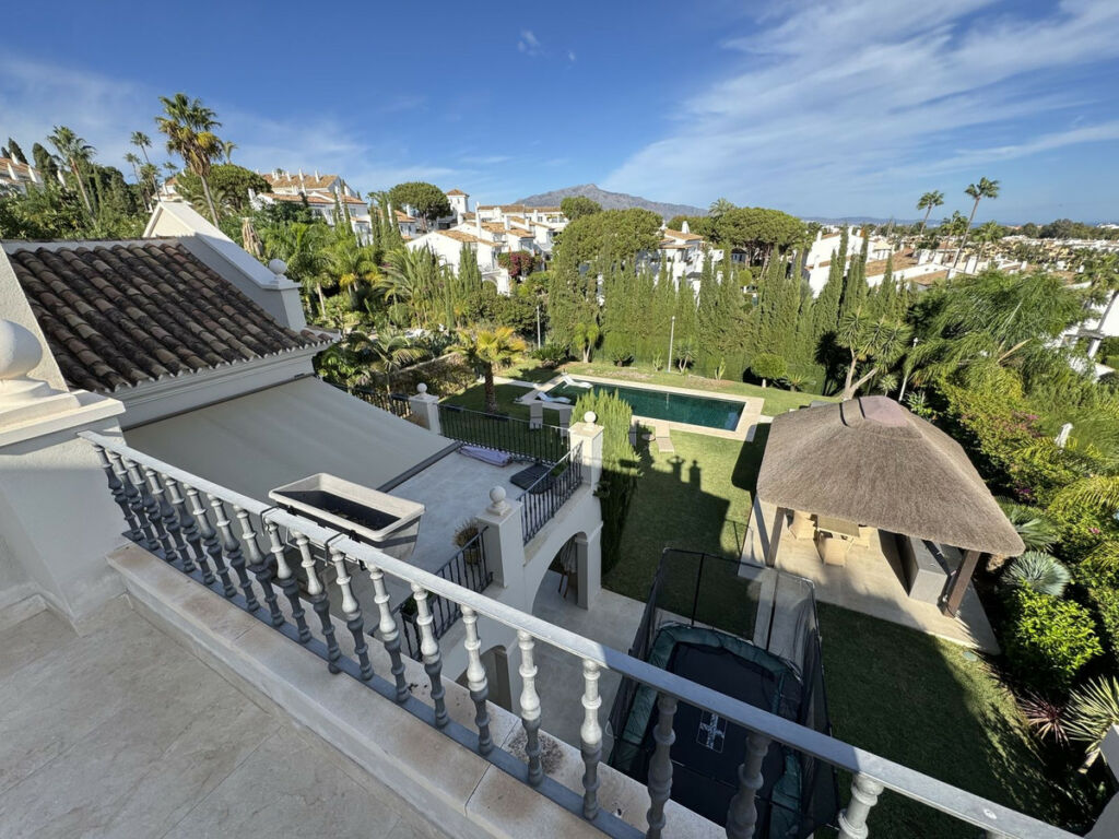 Detached Villa El Paraiso Málaga - image 45