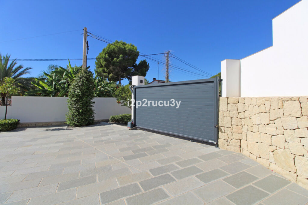 Detached Villa Moraira Alicante - image 45