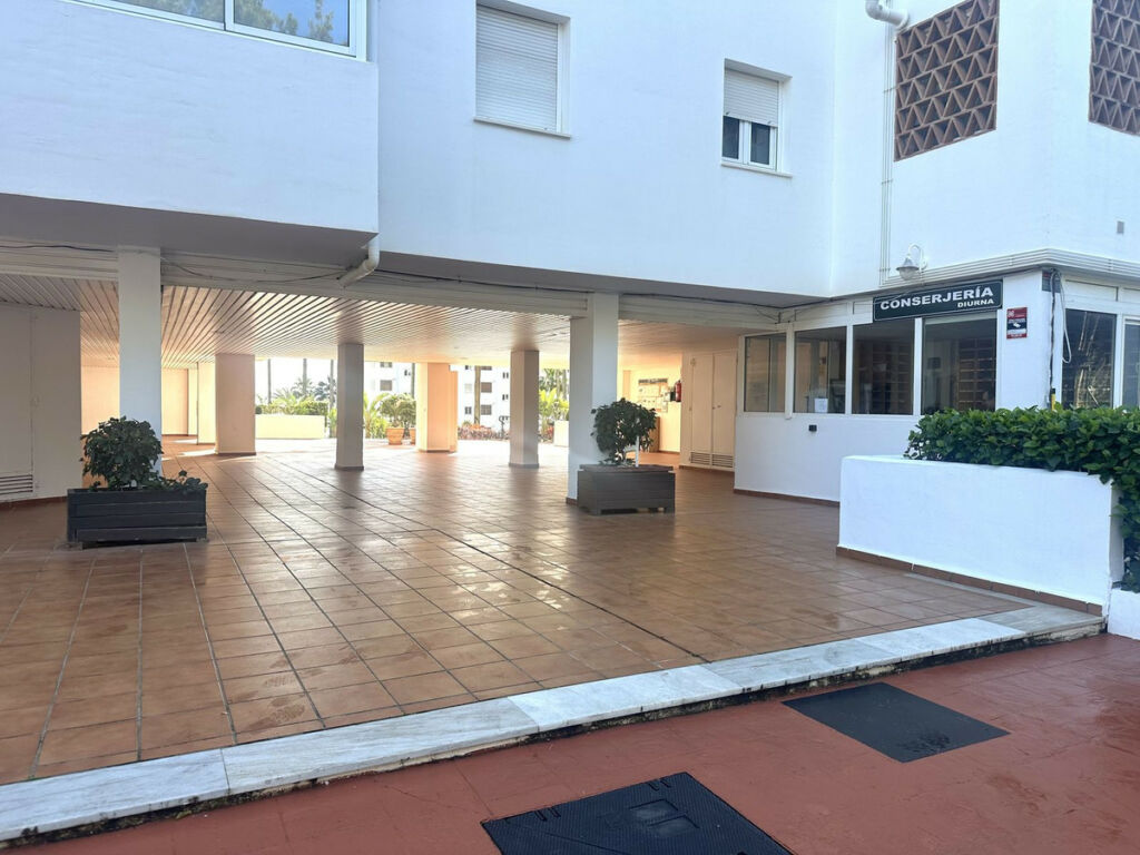 Middle Floor Apartment Calahonda Málaga - image 44