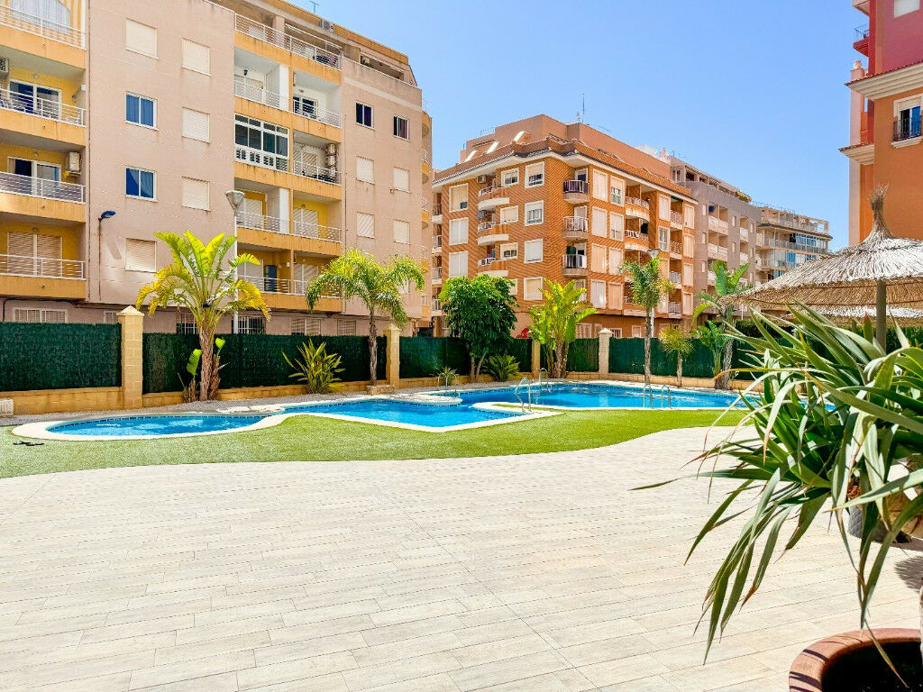 Middle Floor Apartment Torrevieja Alicante - image 46