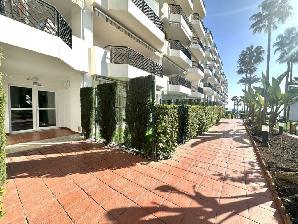 Middle Floor Apartment Calahonda Málaga - image 45
