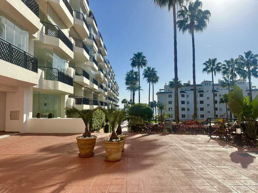 Middle Floor Apartment Calahonda Málaga - image 46