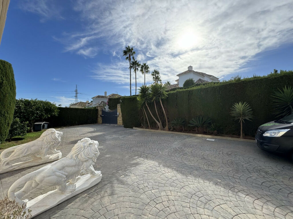 Detached Villa El Paraiso Málaga - image 47
