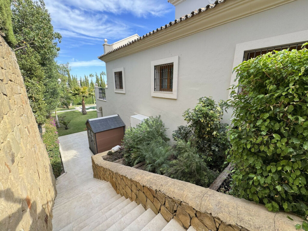 Detached Villa El Paraiso Málaga - image 48
