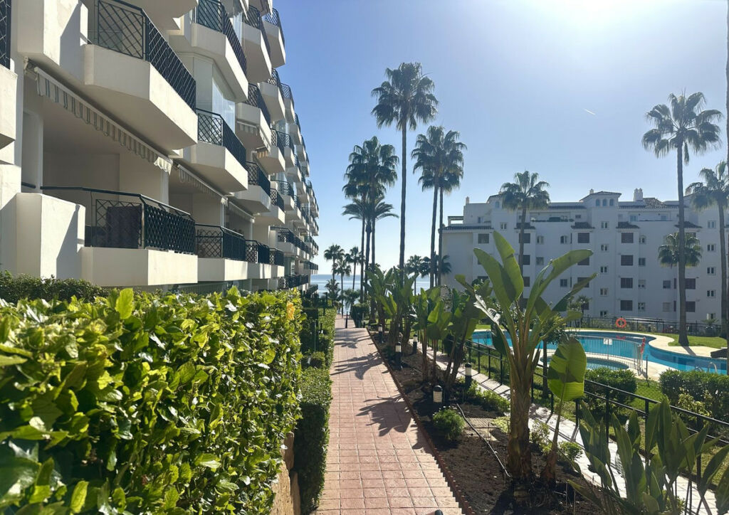 Middle Floor Apartment Calahonda Málaga - image 47