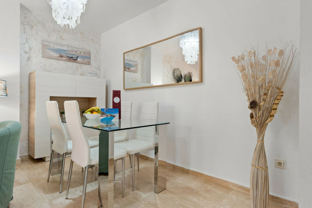 Middle Floor Apartment Las Chapas Málaga - image 5
