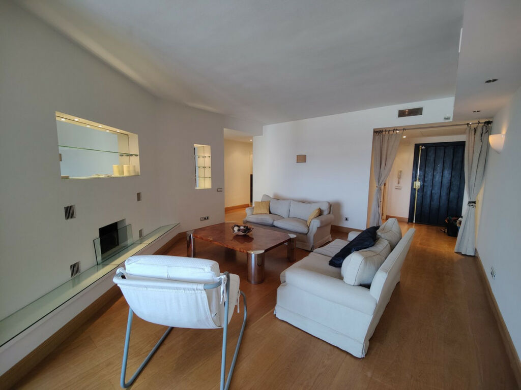 Middle Floor Apartment Puerto Banús Málaga - image 5