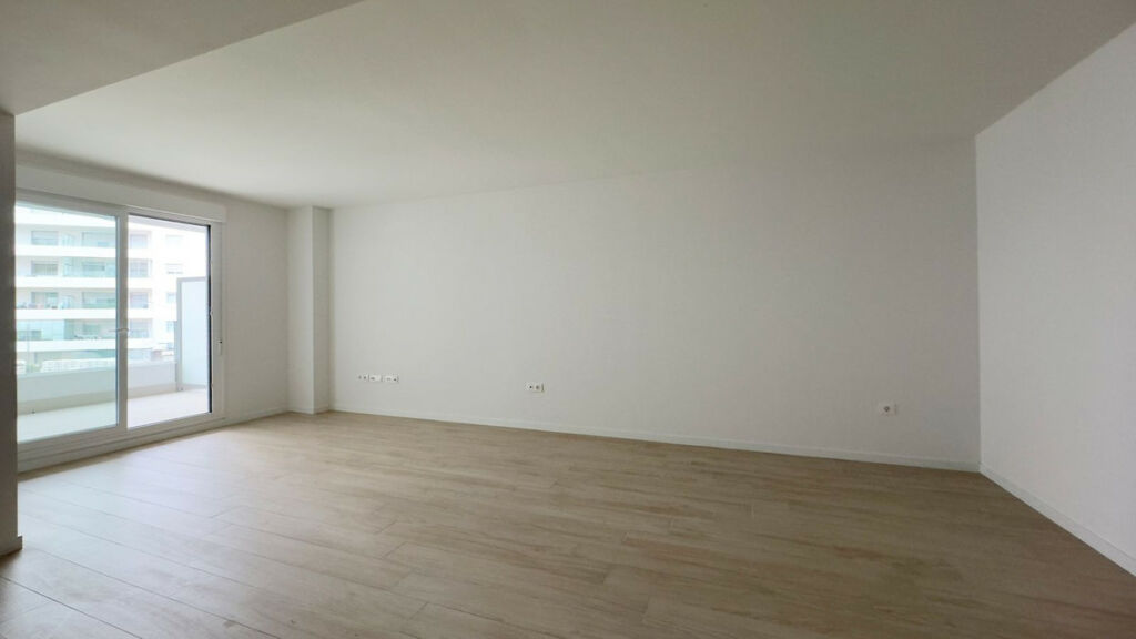 Middle Floor Apartment Nueva Andalucía Málaga - image 5